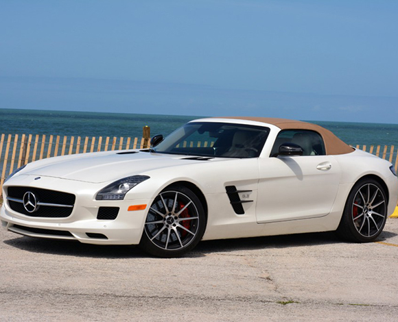 اختر مرسيدس بينز SLS AMG GT Roadster لأنها سيارة لا تقاوم